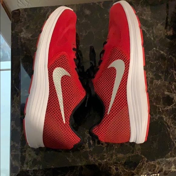 Nike shoes - Picture 3 of 3